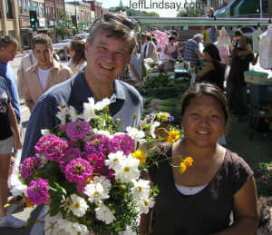 Mayor Timothy Hanna buying flowers at Appleton's Farmers Market, August 6, 2005. Tria is the vendor.